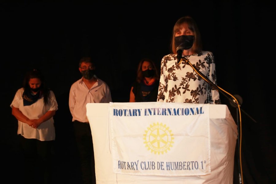 FOTO M.MATUK// MABEL RINALDI// Esposa del homenajeado agradece la distinción. FOTO ARCHIVO// OSCAR ALARCÓN// Recibió un reconocimiento póstumo a su labor en favor de los humbertinos.