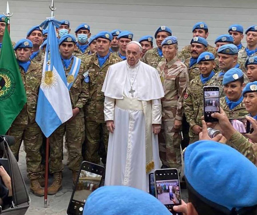 FOTOS NA PAPA FRANCISCO. Con los Cascos Azules en Chipre.