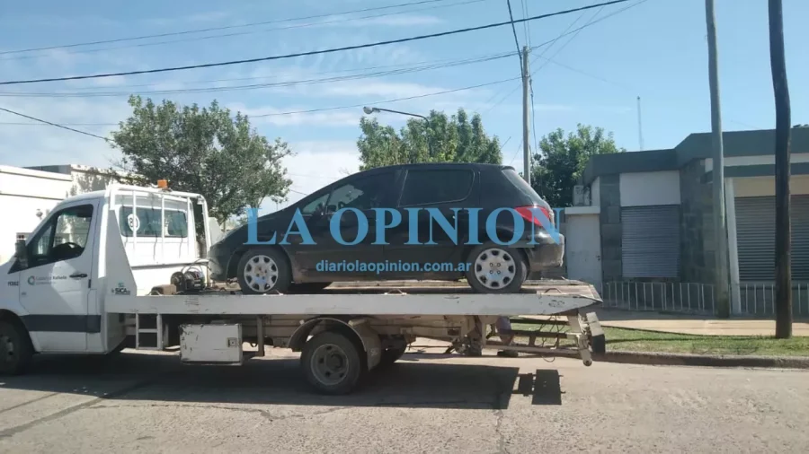 RETENIDO.  Veh&iacute;culo en el que se movilizaba un infractor.