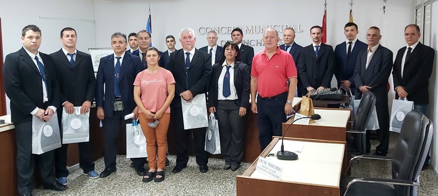 FOTO PRENSA CONCEJO// VISITA. La delegaci&oacute;n junto a los ediles locales.