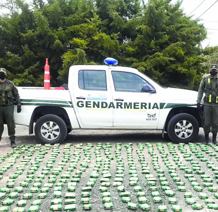 FOTO LA OPINI&Oacute;N 100 KG. La coca oculta en encomiendas.
