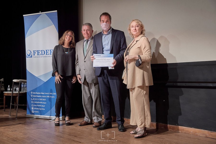 FOTO PRENSA GSS// PREMIACI&Oacute;N. El momento de recibir el reconocimiento.