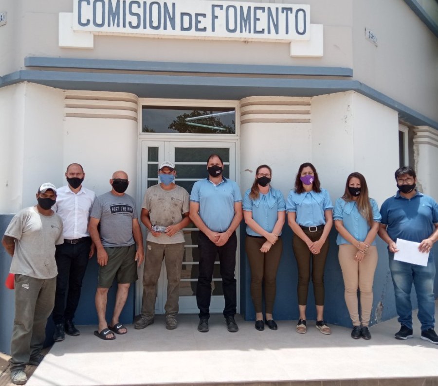 FOTO PRENSA COMUNA// BONO SOLIDARIO. El ministro Capitani junto al titular comunal, Jos&eacute; Barbero. PASE A PLANTA.  Los empleados que fueron incorporados a la planta permanente. 300 MILLAS.  La propuesta tuvo amplia convocatoria entre los fierreros.