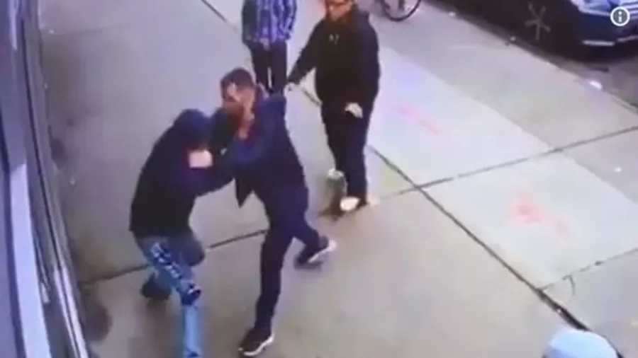 PELEA CALLEJERA.  Una situaci&oacute;n parecida se observ&oacute; esta madrugada en la ciudad.