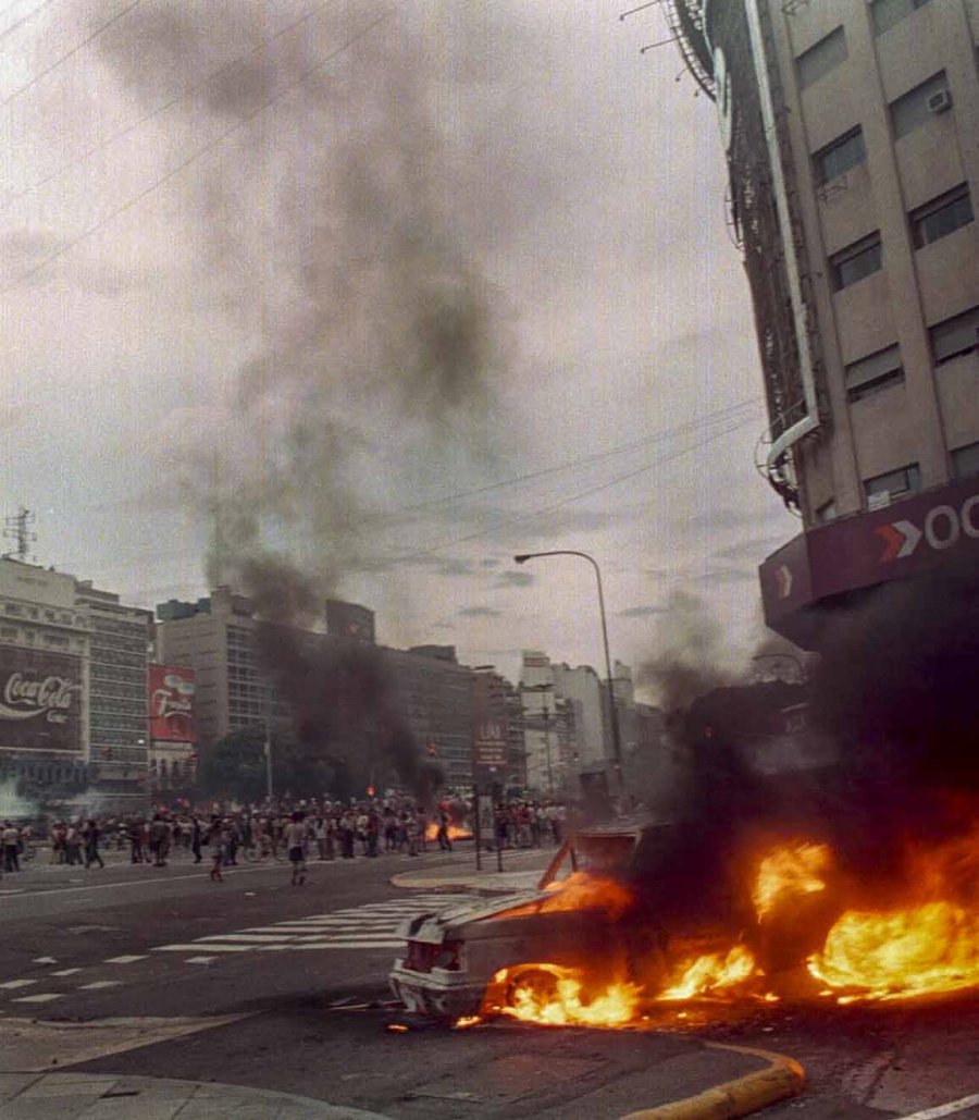 FOTO ARCHIVO NA REPRESI&Oacute;N. Hace dos d&eacute;cadas, las revueltas, los saqueos y la represi&oacute;n terminaron con 39 muertes.