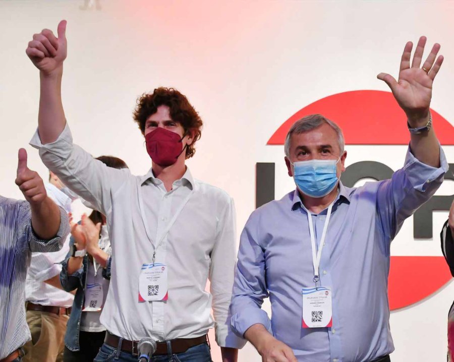 FOTO NA NUEVA CONDUCCI&Oacute;N. Mart&iacute;n Loustau junto a Gerardo Morales, el viernes.