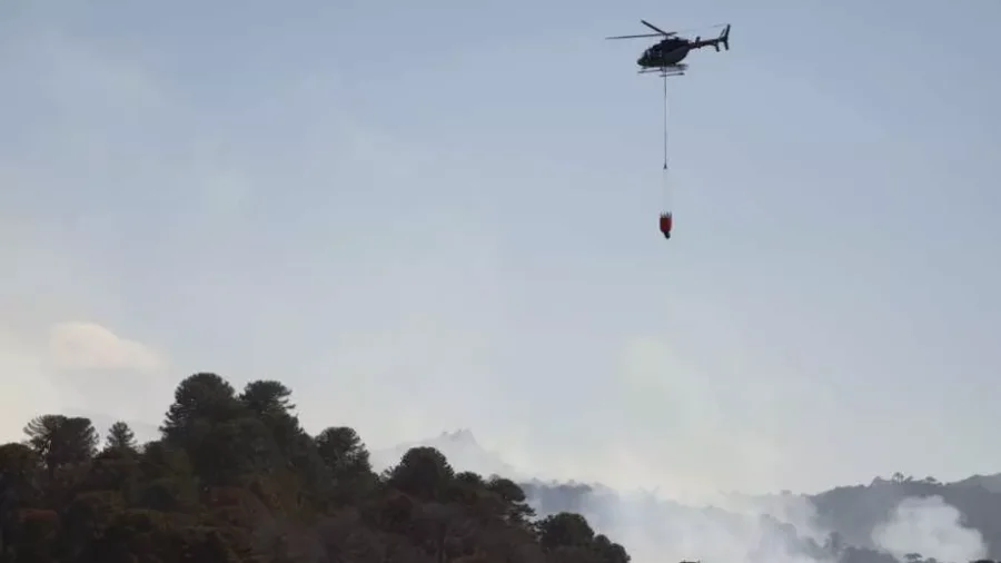 IMAGEN INTERNET. INCENDIO.  Se combate con medios a&eacute;reos.