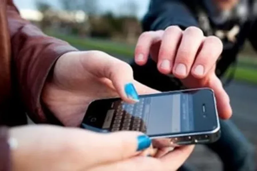 IMAGEN ARCHIVO. ROBO DE CELULAR.  Una joven rafaelina fue agredida a golpes de pu&ntilde;os y patadas.