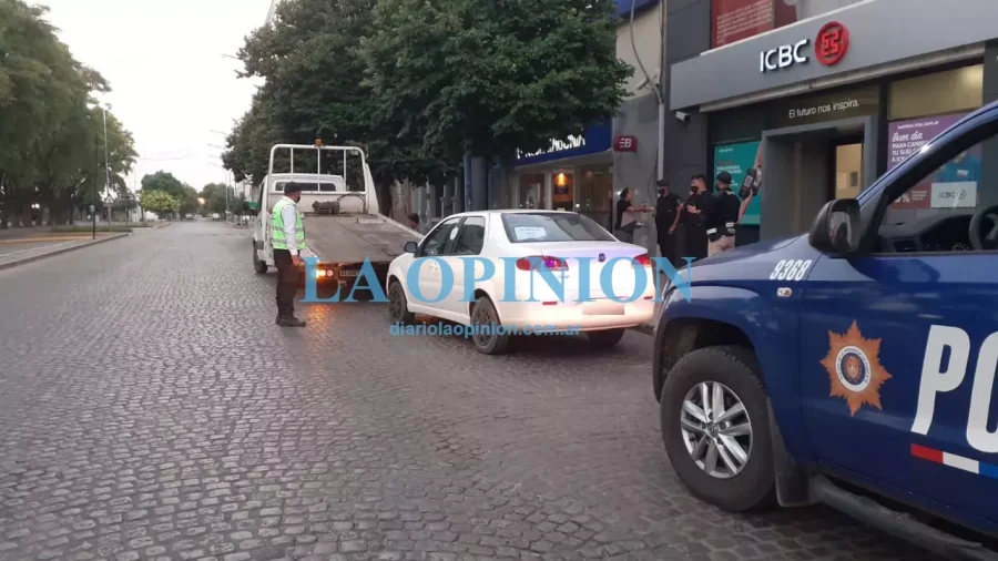 RETENIDO. Autom&oacute;vil que conduc&iacute;a un remisero alcoholizado.