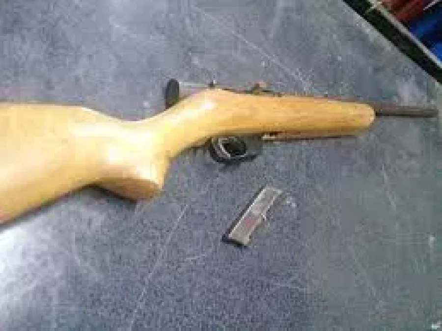 IMAGEN ARCHIVO. SECUESTRADA. Un arma similar fue incautada por la Polic&iacute;a de Frontera.