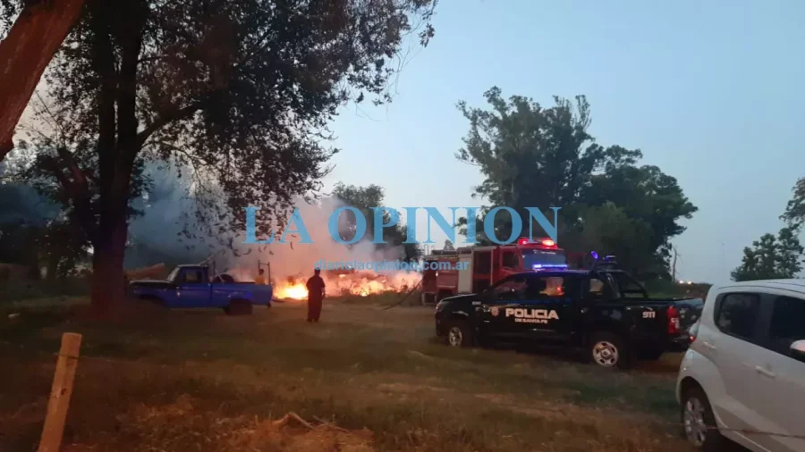 INCENDIO.  Lo observado esta noche en un sector de la ciudad.