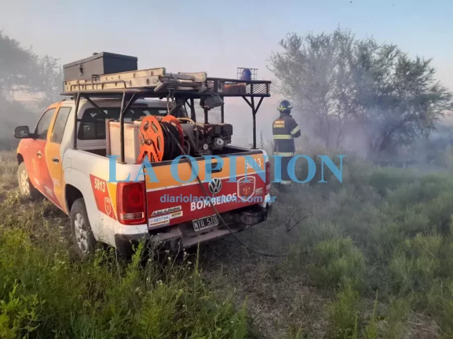 BOMBEROS EN ACCION. En la zona rural , y también en nuestra ciudad.