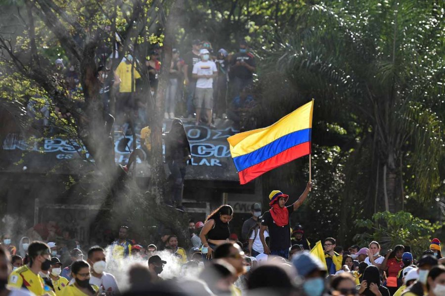 FOTO AFP PROTESTA. Contra el gobierno de Iv&aacute;n Duque en la ciudad colombiana de Cali.