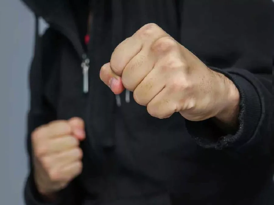IMAGEN ARCHIVO. GOLPE DE PU&Ntilde;O.  Le fue aplicado, de prepo, a un joven que result&oacute; lesionado.