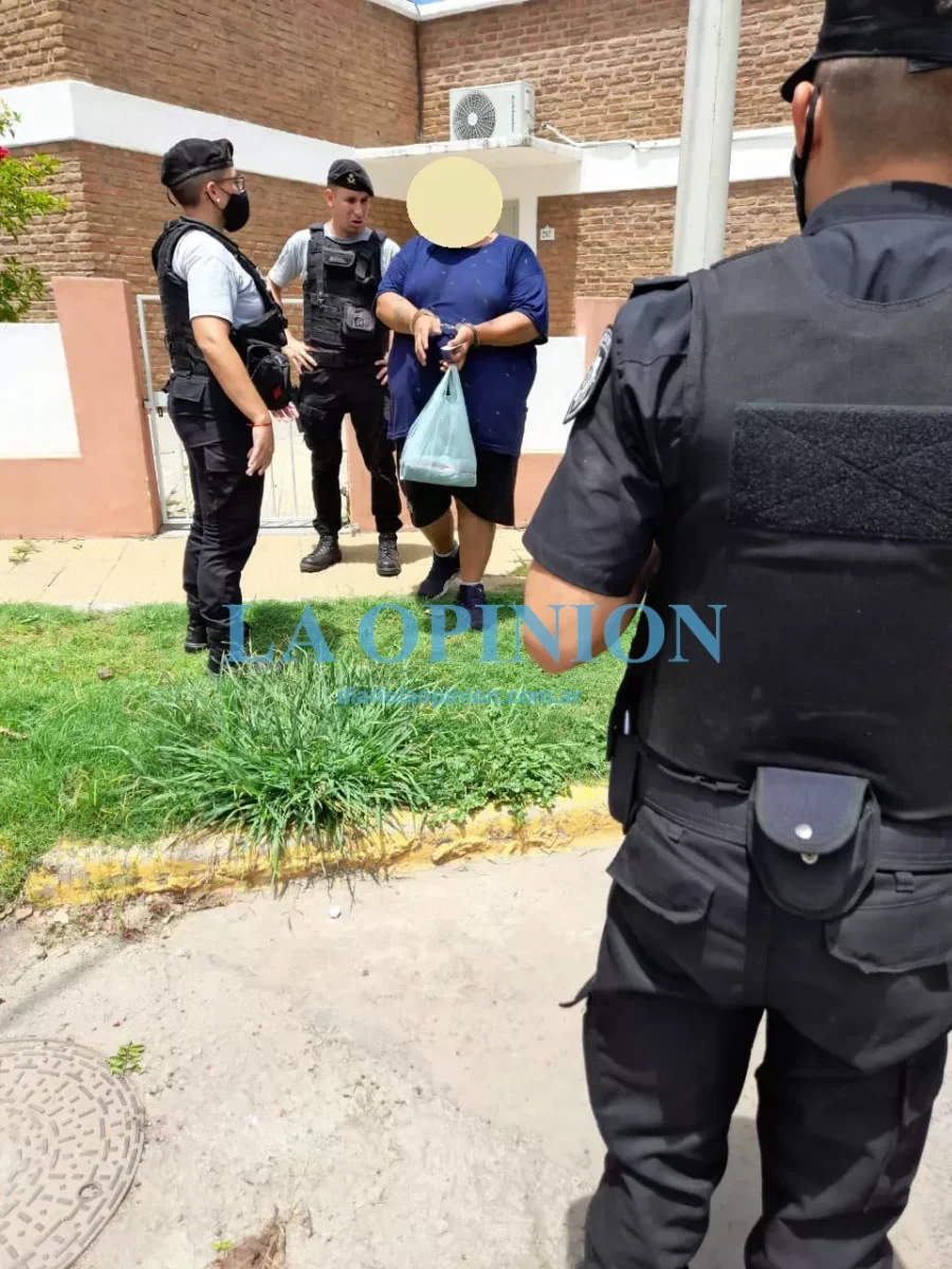 DETENIDO.  Uno de los frustrados ladrones.