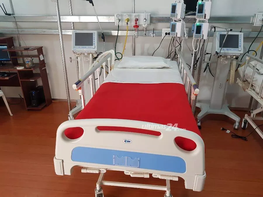 IMAGEN ARCHIVO. TERAPIA INTENSIVA. En una sala del Hospital, se atiende a joven accidentada.
