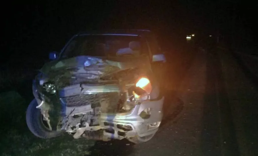 FOTO UR V
CHEVROLET CORSA. Sus ocupantes sufrieron lesiones leves.