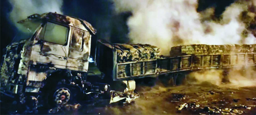 FOTO JPSFDESTRUCCION TOTAL. El cami&oacute;n Scania 113 cargado con cemento se incendi&oacute; en su totalidad.
