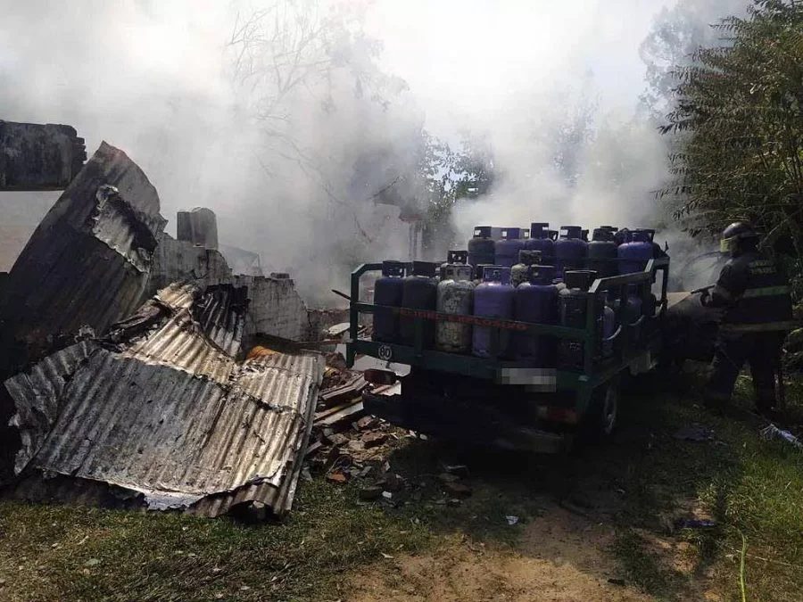 FOTO JPSFGAS ENVASADO. Hab&iacute;a 40 cilindros de gas de 10, 15 y 45 kg, de los cuales 5 estallaron.