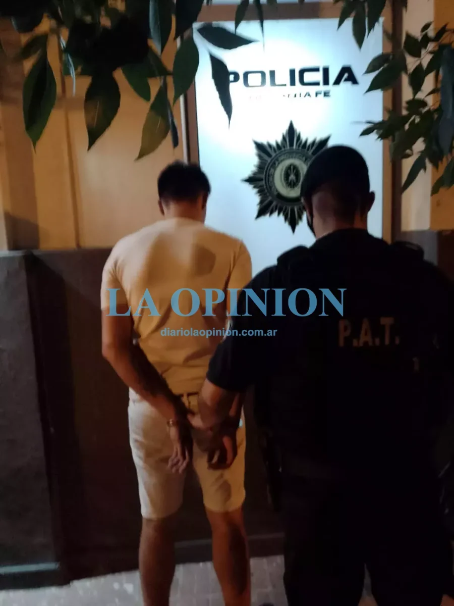DETENIDO.  Tras robarle el celular a su expareja.