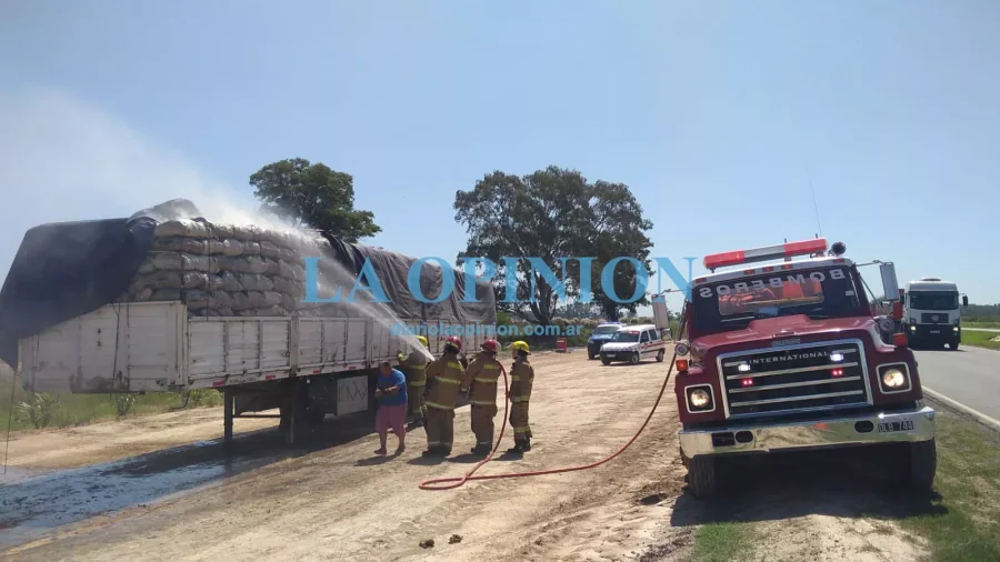 BOMBEROS EN ACCION.  Esta tarde, en la ruta nacional 34.