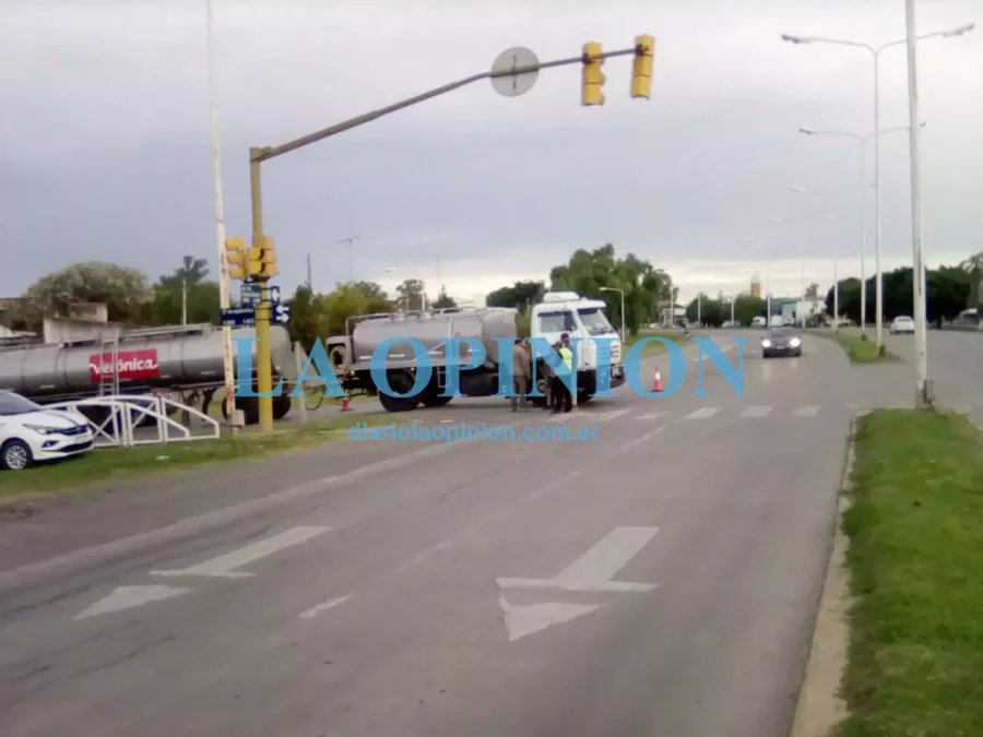 FOTO DIEGO OLIVA.   ESCENARIO. Cruce de la ruta 34 y la calle 27 de Septiembre.