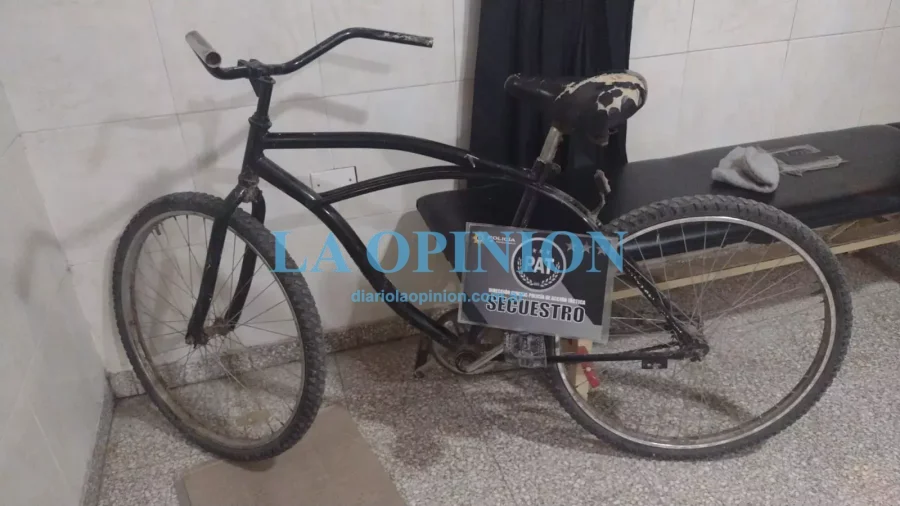 SECUESTRADA. Bicicleta en la que se movilizaba un detenido.
