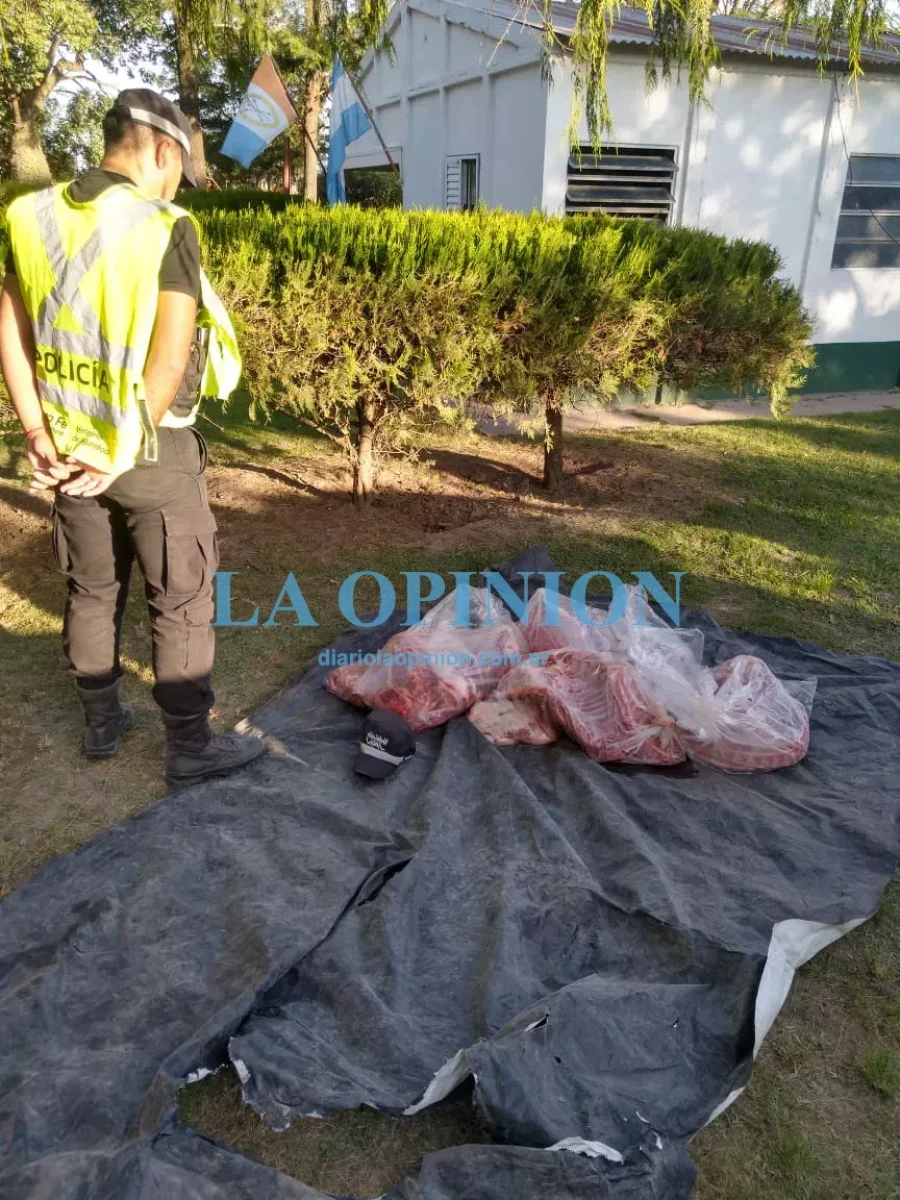 DECOMISADA .Carne transportada por los cordobeses.