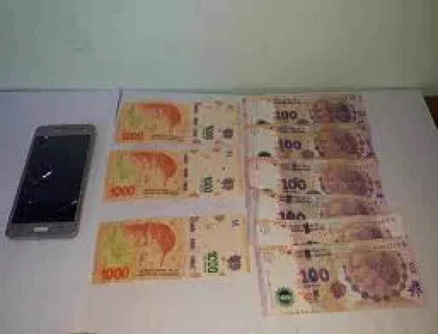 IMAGEN ARCHIVO. CELULAR Y DINERO.  Fue el bot&iacute;n obtenido por dos ladrones.