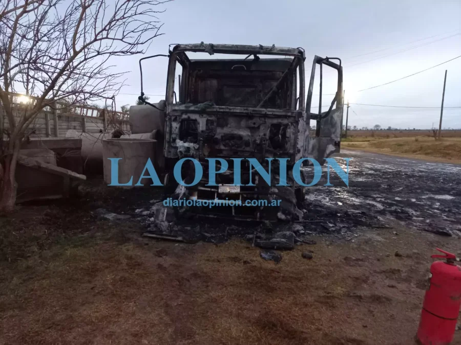 ESTADO.  As&iacute; se observ&oacute; al cami&oacute;n tras el incendio.