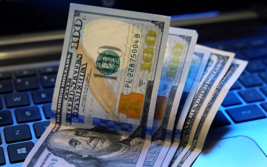 DOLAR