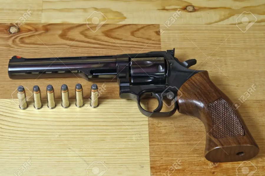 IMAGEN INTERNET. MAGNUN 357. Un arma similar fue incautada, junto a una pistola.