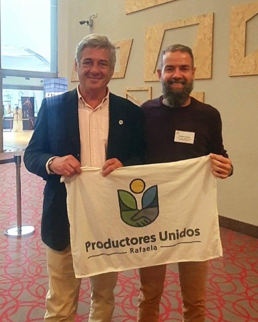 Marcos Delfabro junto Nicol&aacute;s Pino, de SRA.