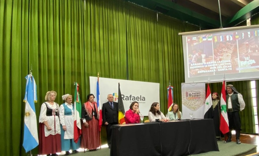 Durante la presentaci&oacute;n en el edificio municipal.