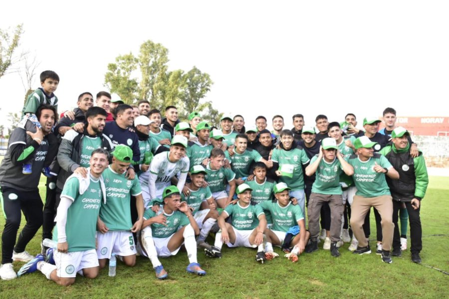 ES DE LA C./ Festej&oacute; el equipo de los Moyano.