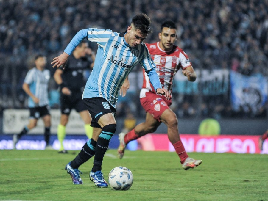 DEFIENDE LA PUNTA./ La Academia juega en Brasil.