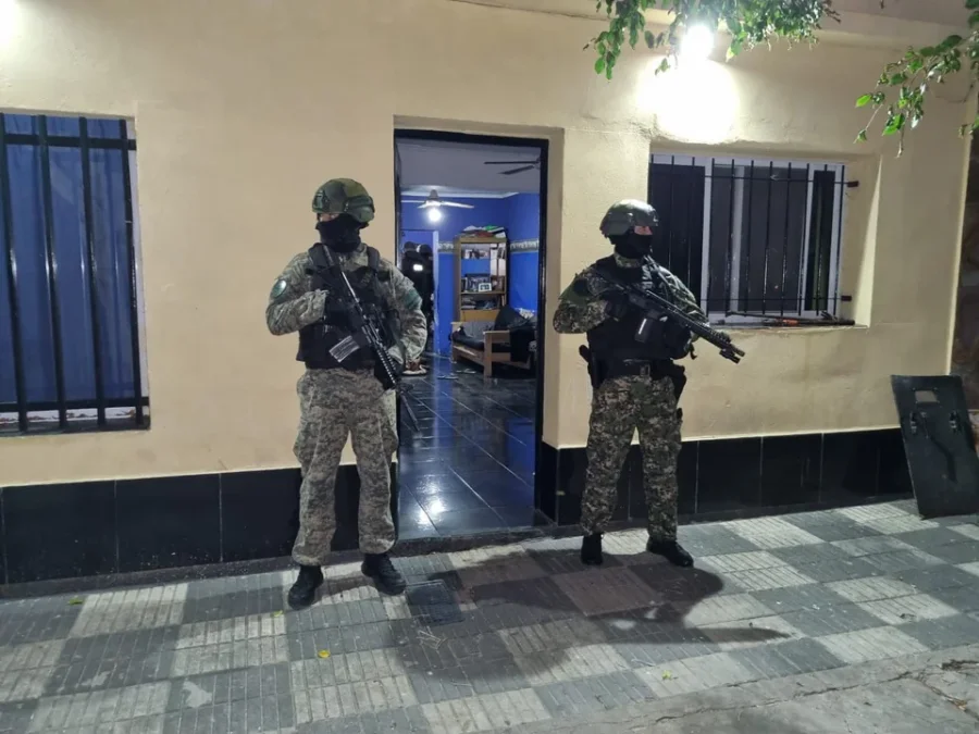 El operativo dej&oacute; 15 detenidos.