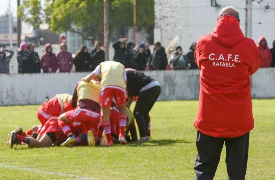 FESTEJO./ Ferro lo gan&oacute; sobre la hora.