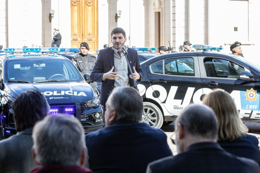 Maximiliano Pullaro se refiri&oacute; a las pol&iacute;ticas p&uacute;blicas de seguridad al entregar patrulleros en Santa Fe.