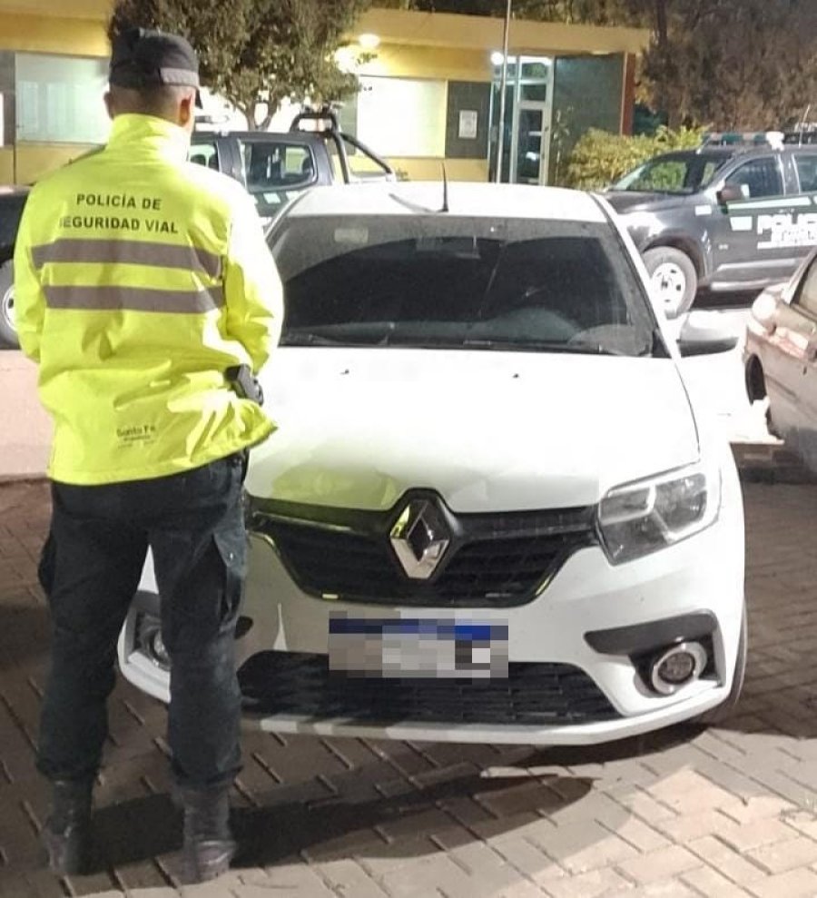 SECUESTRADO. El Renault hab&iacute;a sido robado en C&oacute;rdoba en septiembre de 2023.