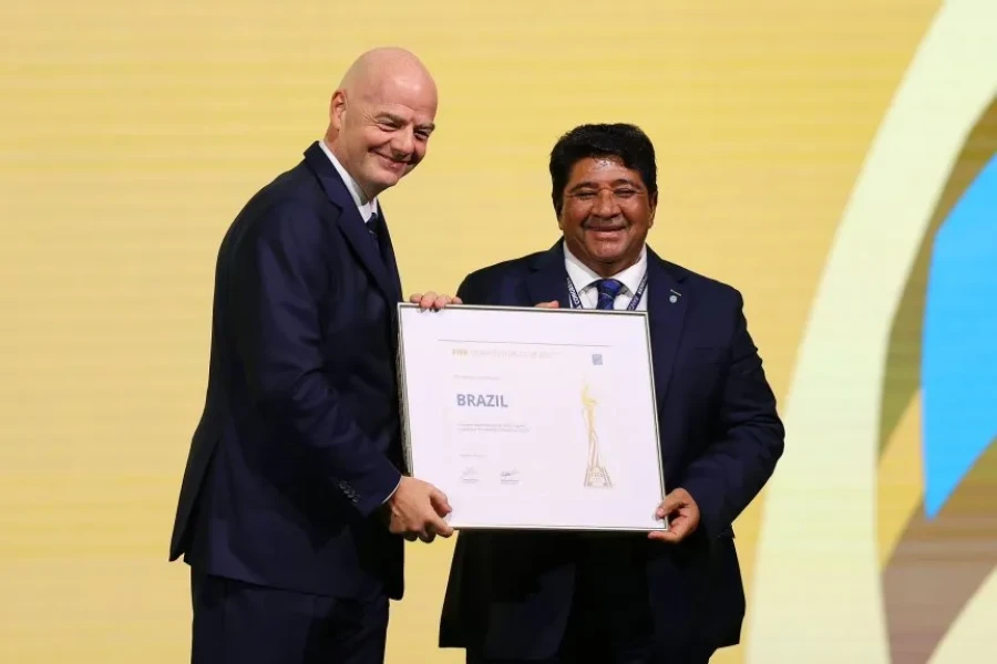 CONFIRMACION./ Infantino oficializ&oacute; la sede de Brasil.