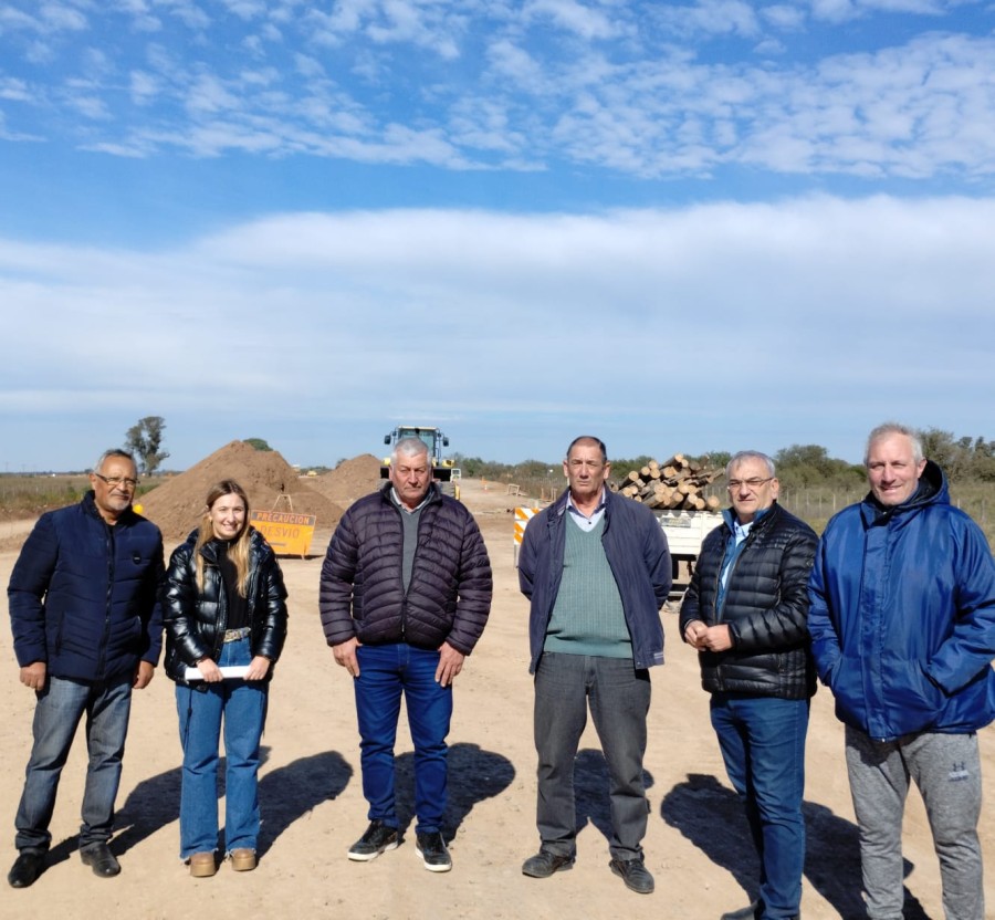 Las autoridades durante la recorrida.