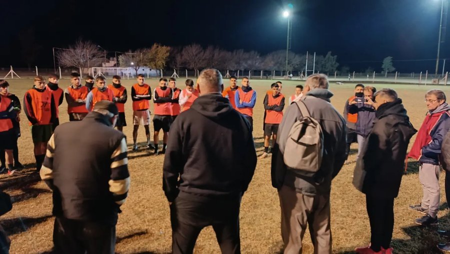 FERNANDO GAIT&Aacute;N Y EL PLANTEL DE BROWN DE SAN VICENTE