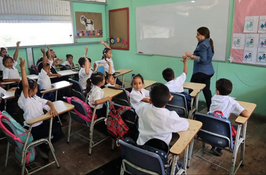 UNOS S&Iacute;, OTROS NO. En las escuelas rafaelinas hubo clases a medias, ya que hubo muchos docentes que no se plegaron al paro nacional y se presentaron a trabajar.