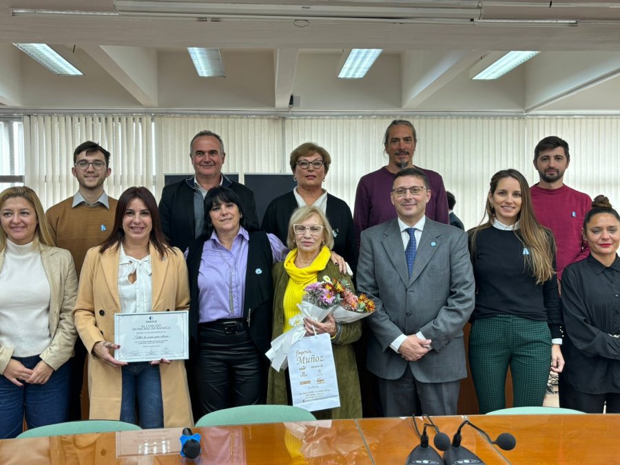 RECONOCIMIENTO. Los ediles destacaron la labor que viene llevando a cabo en el taller ante la necesidad de ayudar a un grupo de madres con ni&ntilde;os cel&iacute;acos.
