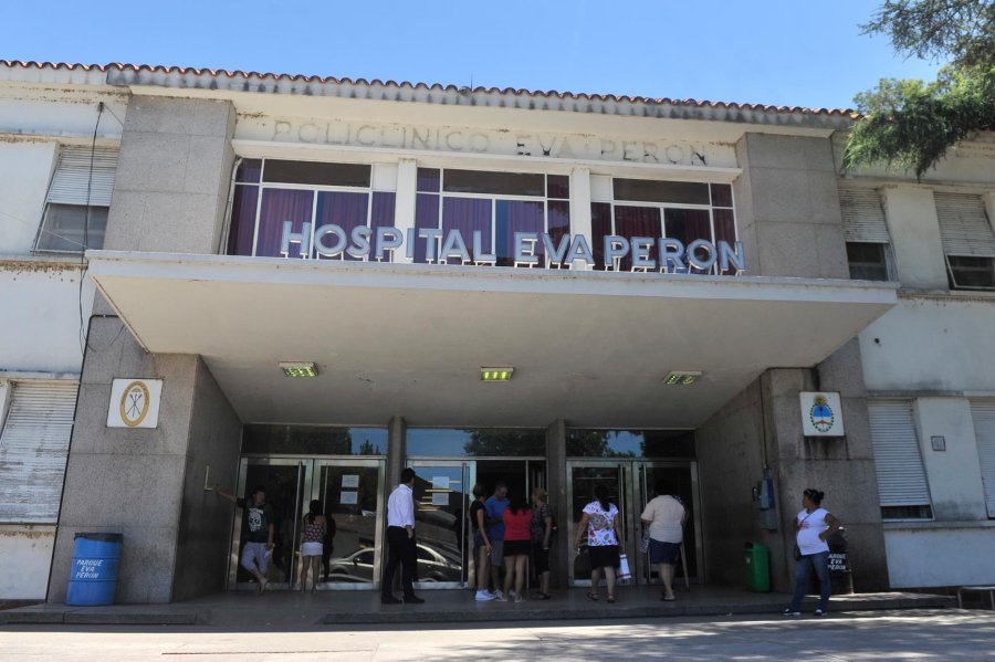 Personal policial traslad&oacute; al hombre herido, quien finalmente falleci&oacute; en el hospital Eva Per&oacute;n de Granadero Baigorria.