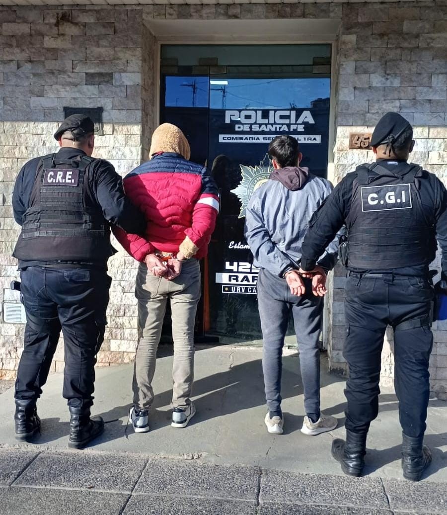 La persecuci&oacute;n termin&oacute; al llegar a calle Estrada y Constituci&oacute;n, donde fueron arrestados.
