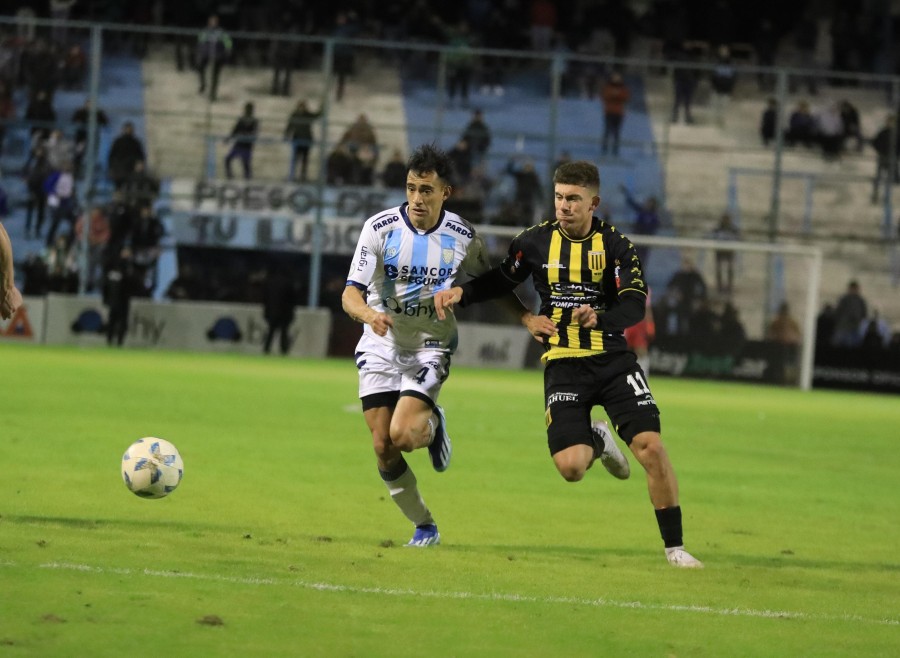 ATL&Eacute;TICO NO PUDO CON ALMIRANTE EN EL MONUMENTAL