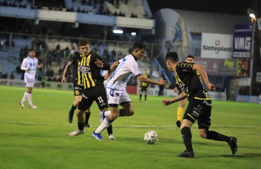 ATL&Eacute;TICO CAY&Oacute; CON ALMIRANTE BROWN Y AHORA IR&Aacute; CON EL L&Iacute;DER, COL&Oacute;N