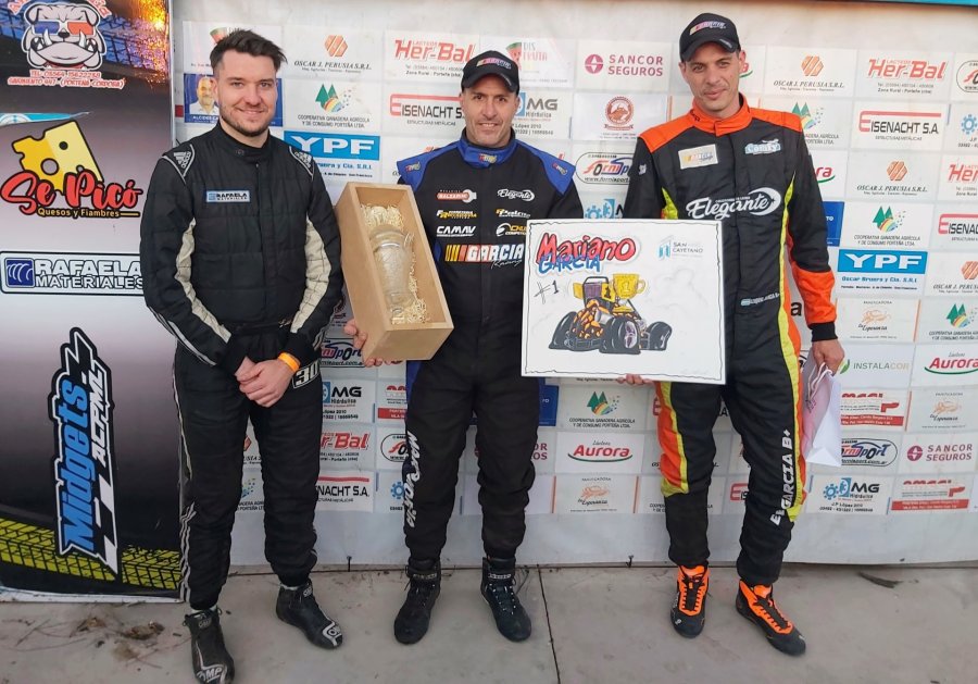Eugenio Mautino, Mariano Garc&iacute;a y Ezequiel Garc&iacute;a en el podio de Vila.